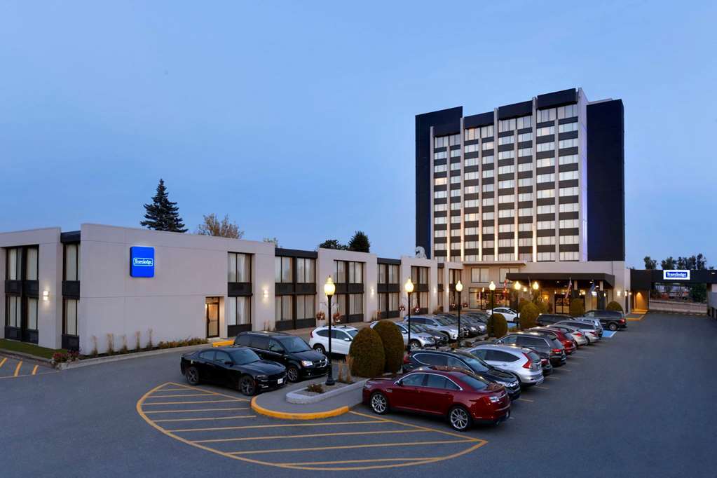 Travelodge By Wyndham Quebec City Hotel & Convention Centre Exterior photo