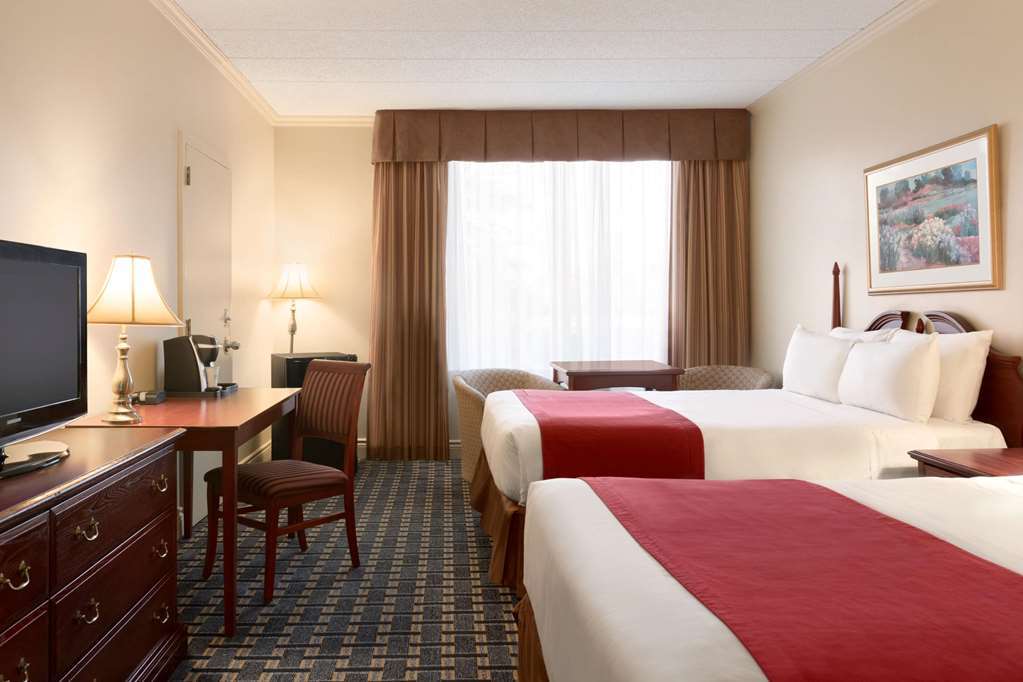 Travelodge By Wyndham Quebec City Hotel & Convention Centre Room photo