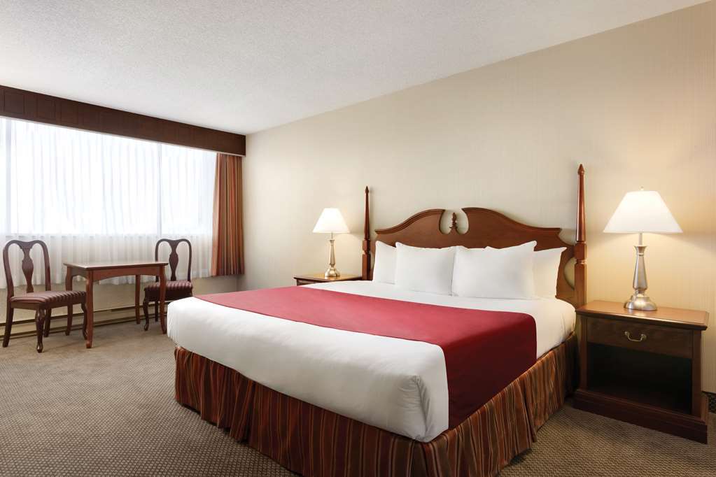 Travelodge By Wyndham Quebec City Hotel & Convention Centre Room photo