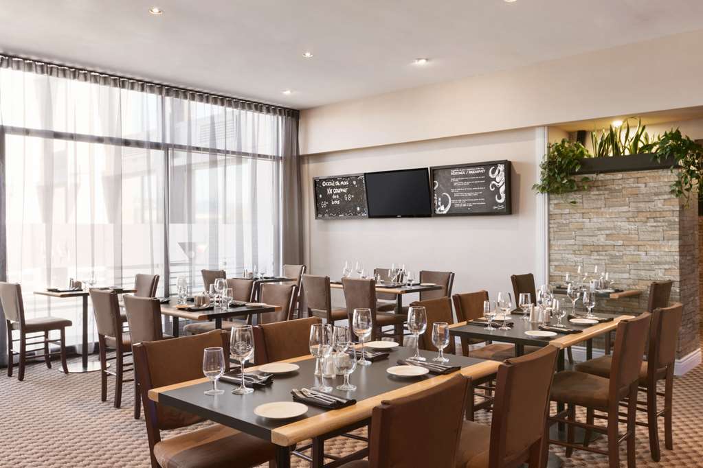 Travelodge By Wyndham Quebec City Hotel & Convention Centre Restaurant photo